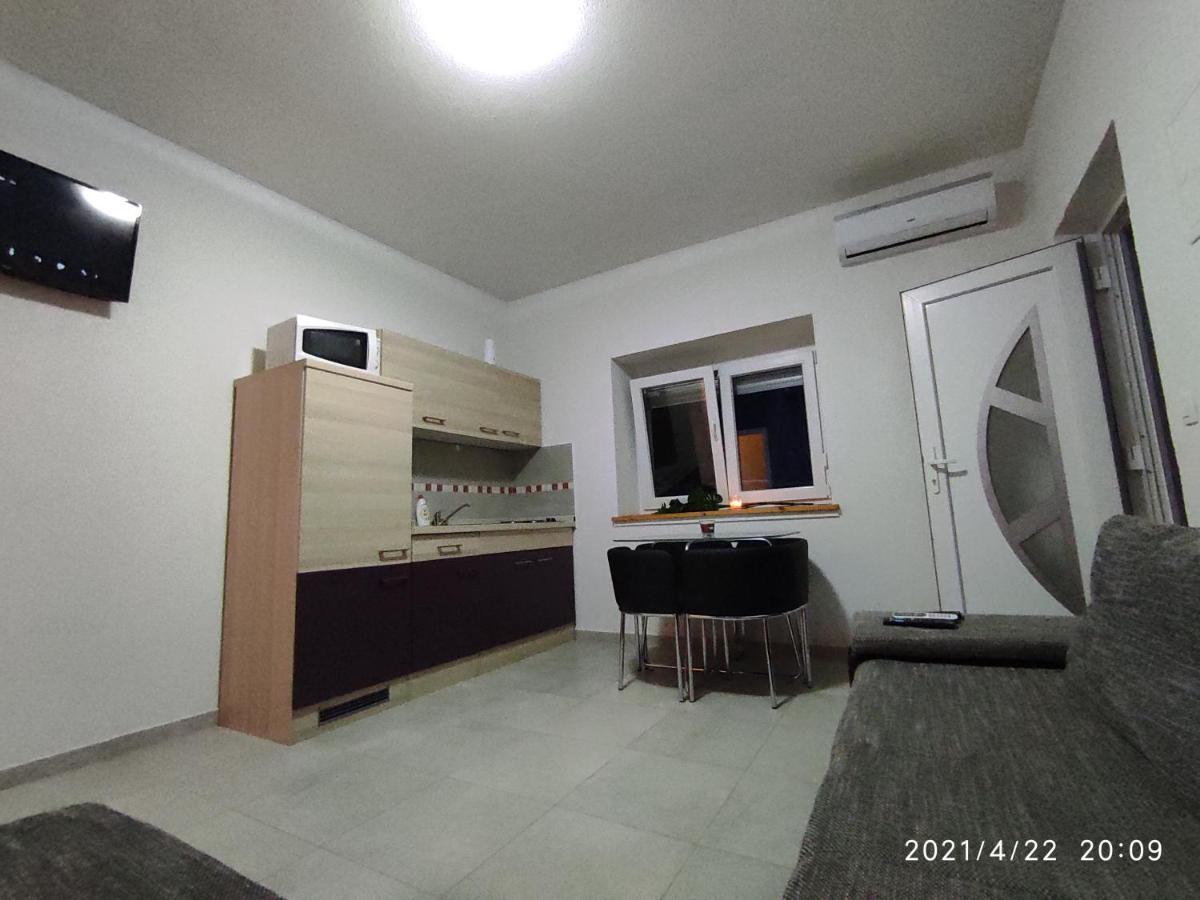 Apartmani Quattro Starigrad Paklenica Εξωτερικό φωτογραφία