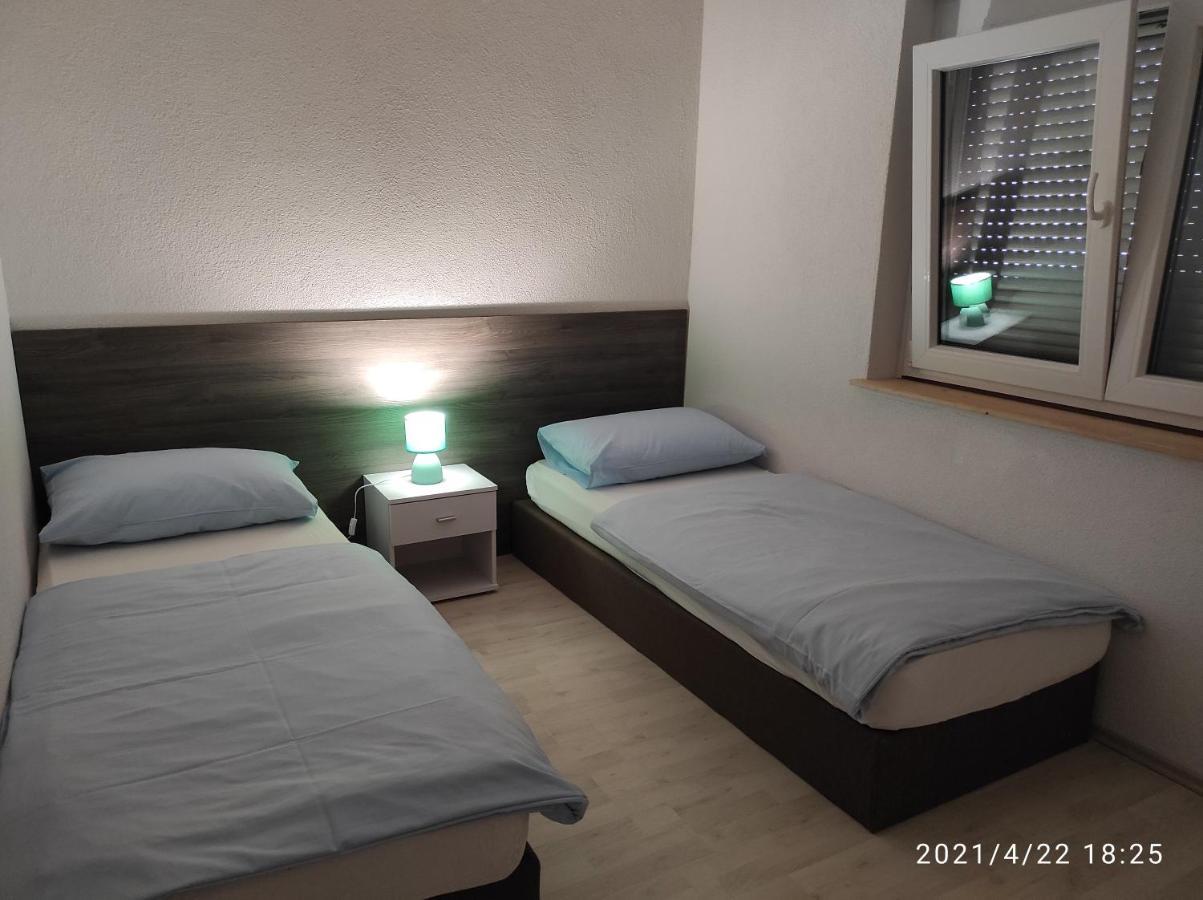 Apartmani Quattro Starigrad Paklenica Εξωτερικό φωτογραφία