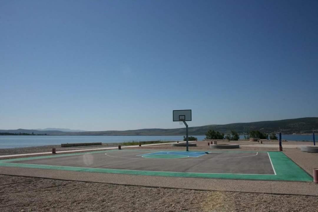 Apartmani Quattro Starigrad Paklenica Εξωτερικό φωτογραφία